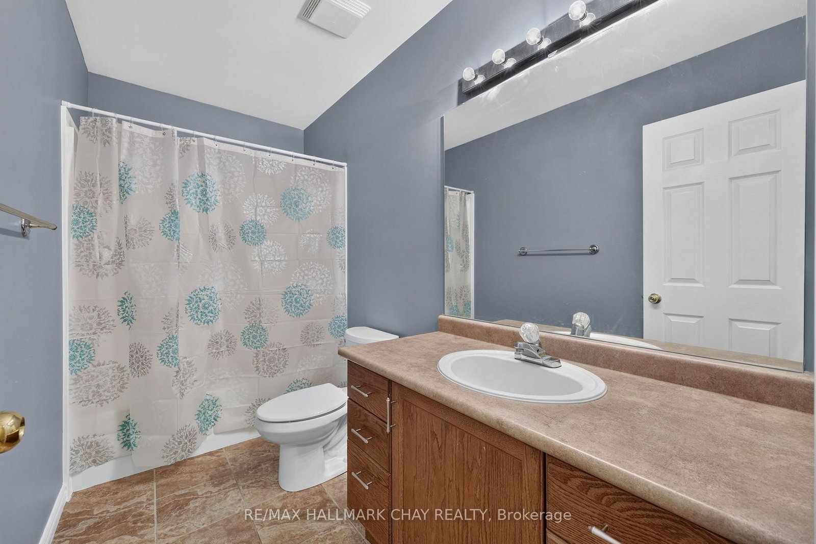 39 Hanmer Street E • Barrie, ON photo 6