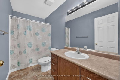 39 Hanmer Street E • Barrie, ON photo 6