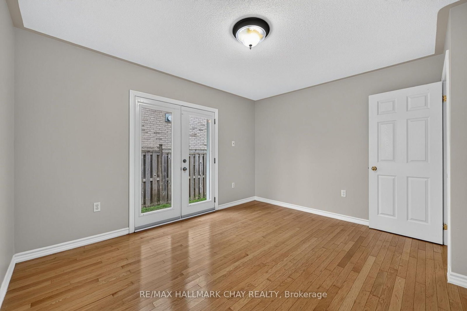 39 Hanmer Street E • Barrie, ON photo 7