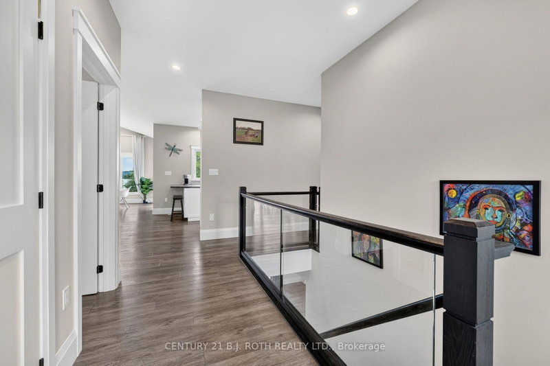 244 Frank St photo 4