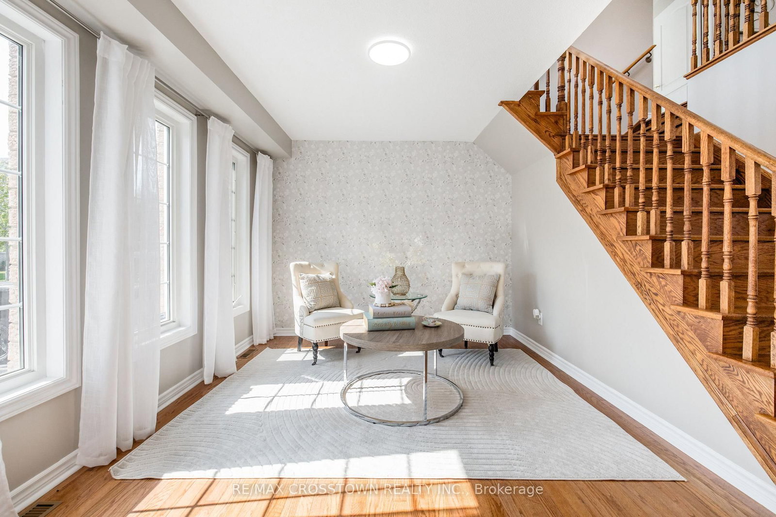 22 Maple Crown Terrace • Barrie, ON photo 4