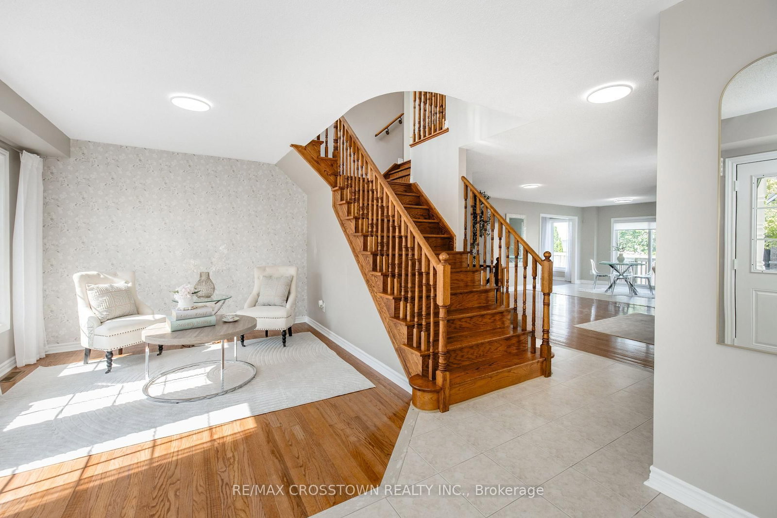 22 Maple Crown Terrace • Barrie, ON photo 6