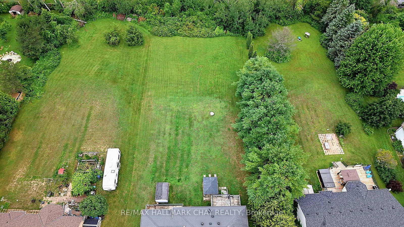1 Dean Court • Wasaga Beach, ON photo 8