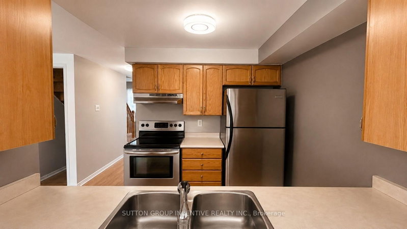 25 Lions Gate Blvd photo 5