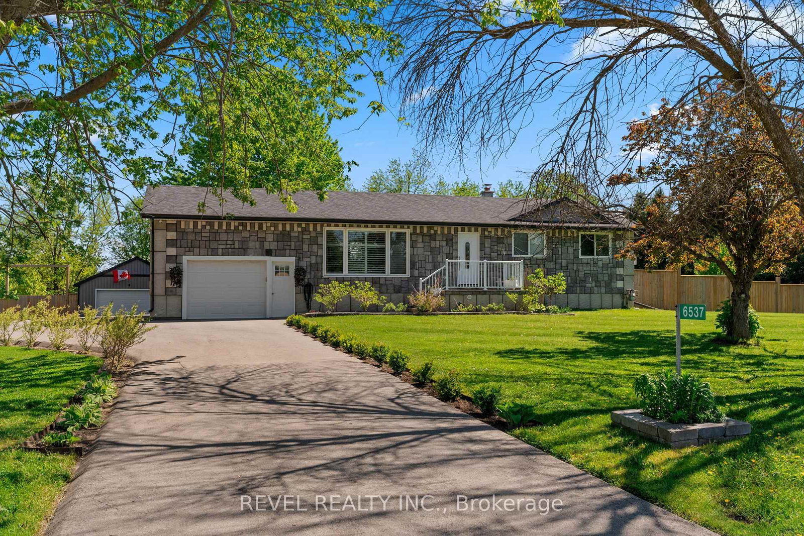 6537 9 COUNTY Road • Clearview, ON photo 1
