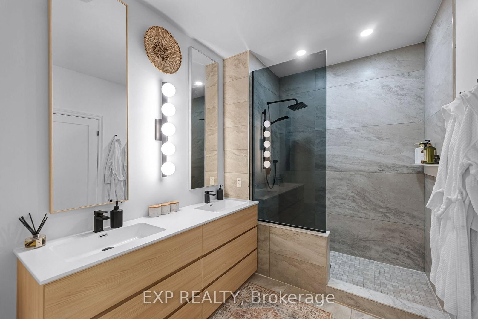 256 Old Mosley Street • Wasaga Beach, ON photo 18