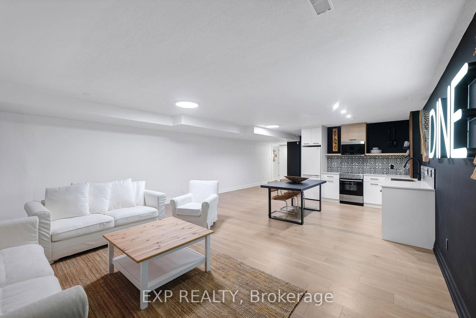 256 Old Mosley Street • Wasaga Beach, ON photo 33