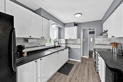 133 Daphne Crescent • Barrie, ON photo 5