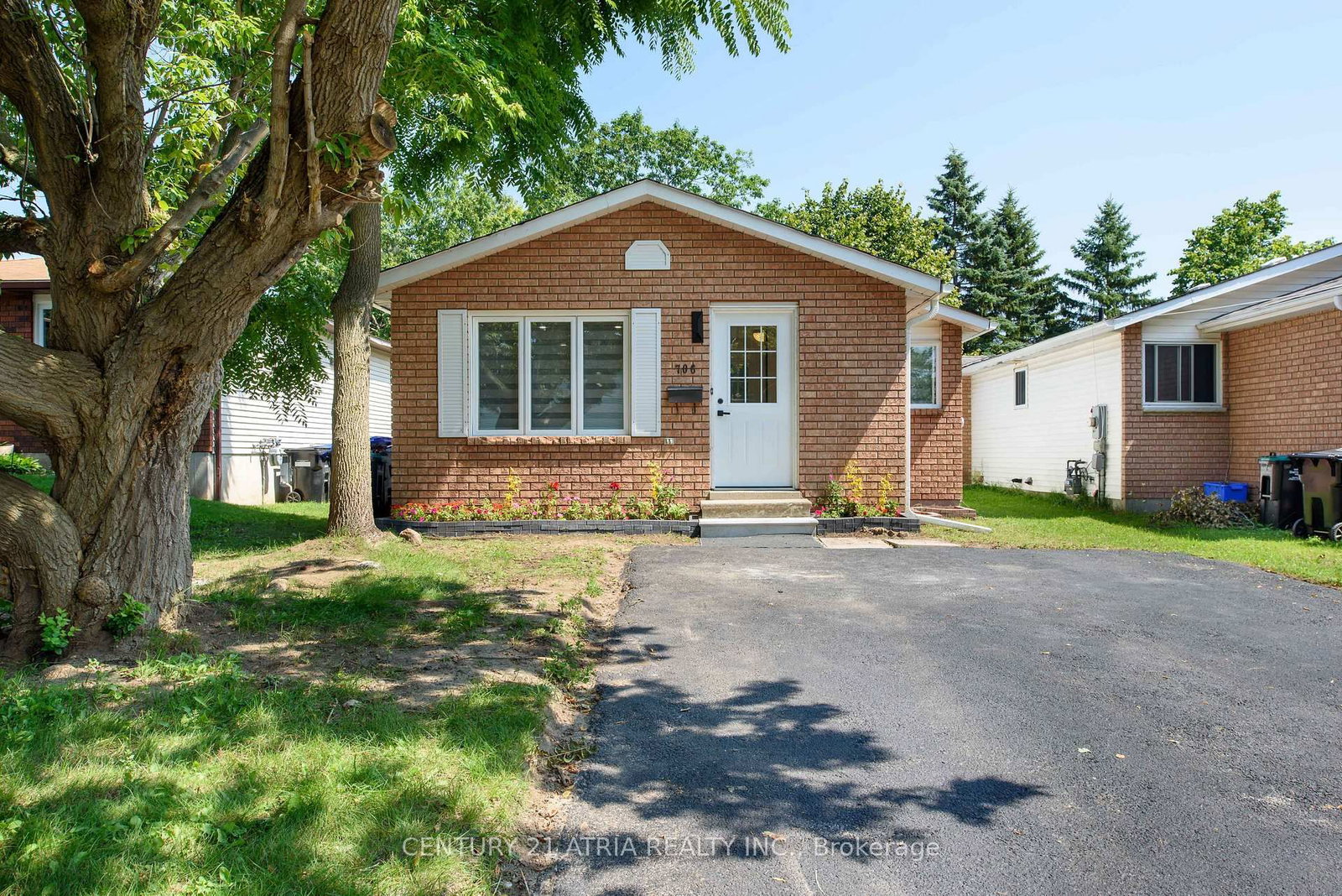 706 Frazer Drive • Midland, ON photo 1