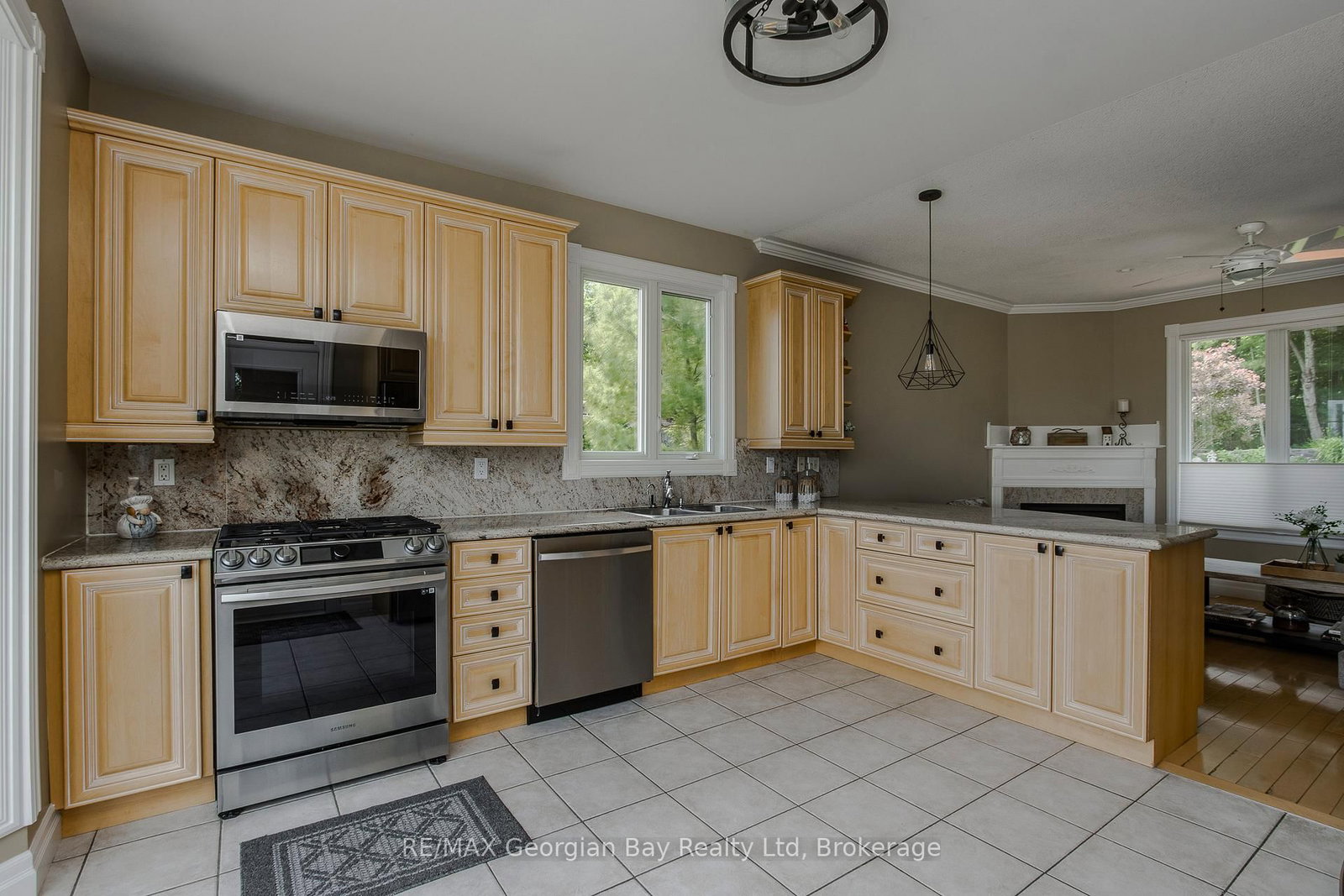 422 Aberdeen Boulevard • Midland, ON photo 11