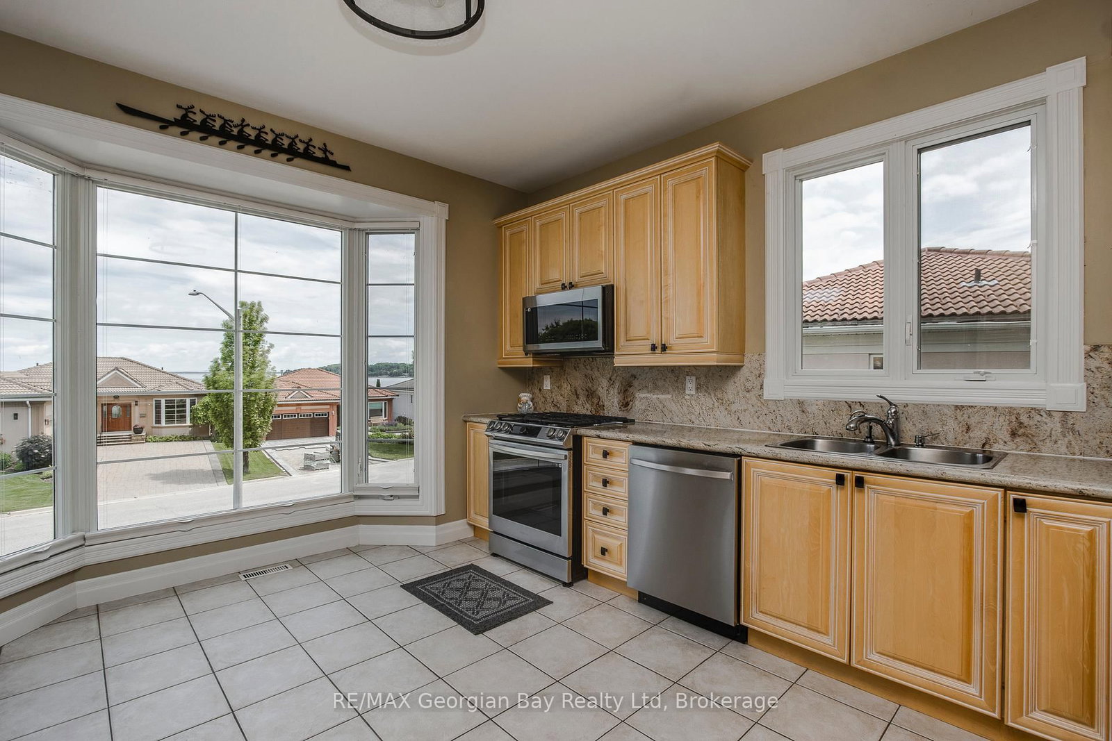 422 Aberdeen Boulevard • Midland, ON photo 12
