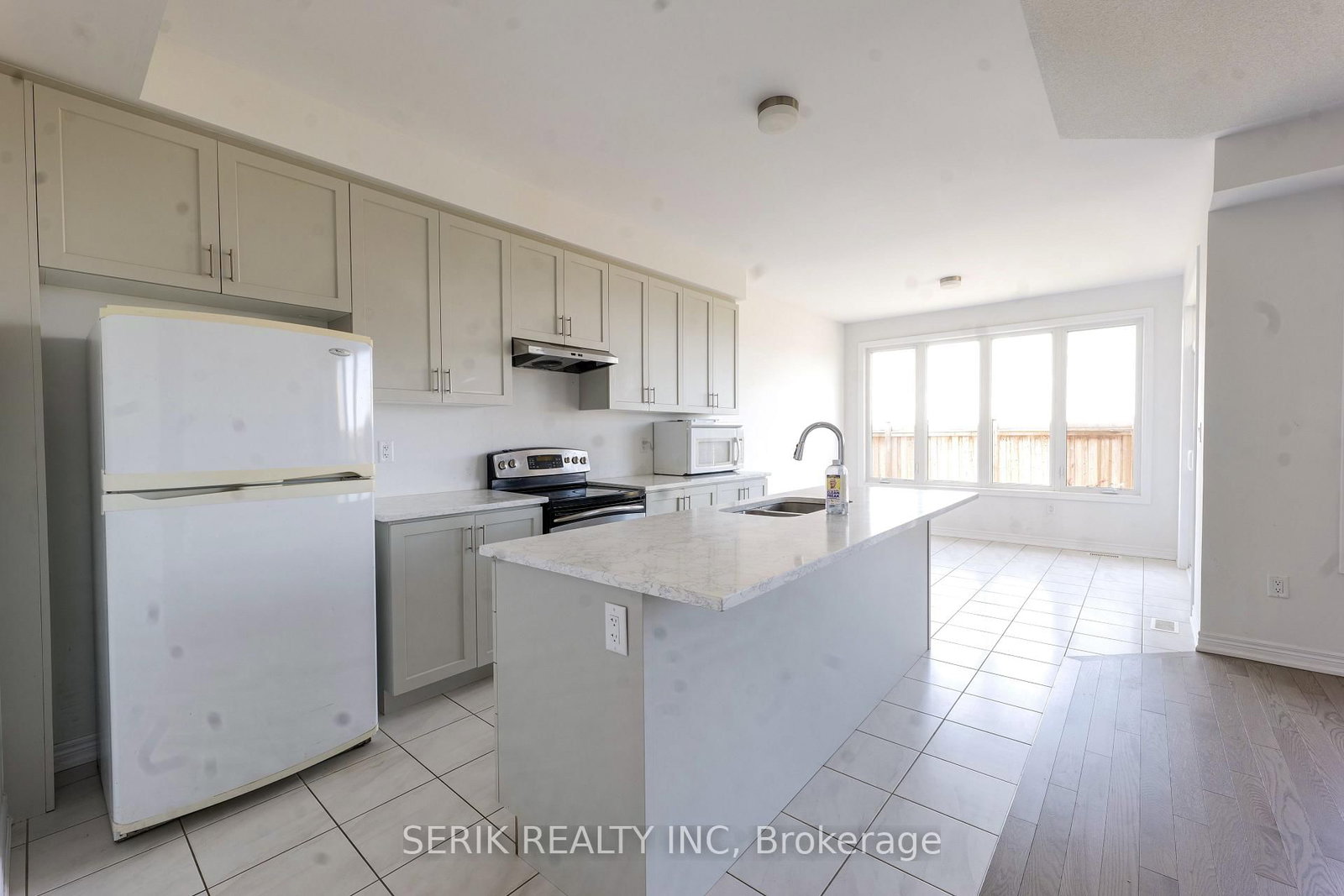 163 Fenchurch Manor • Barrie, ON photo 12