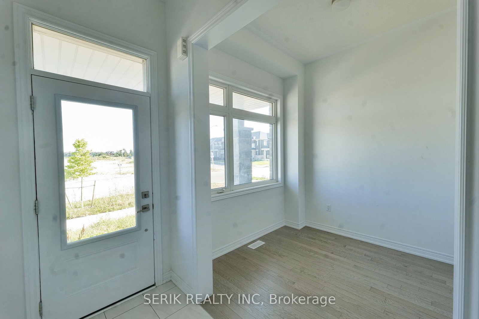 163 Fenchurch Manor • Barrie, ON photo 3