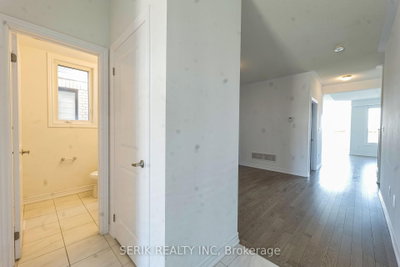 163 Fenchurch Manor • Barrie, ON photo 5