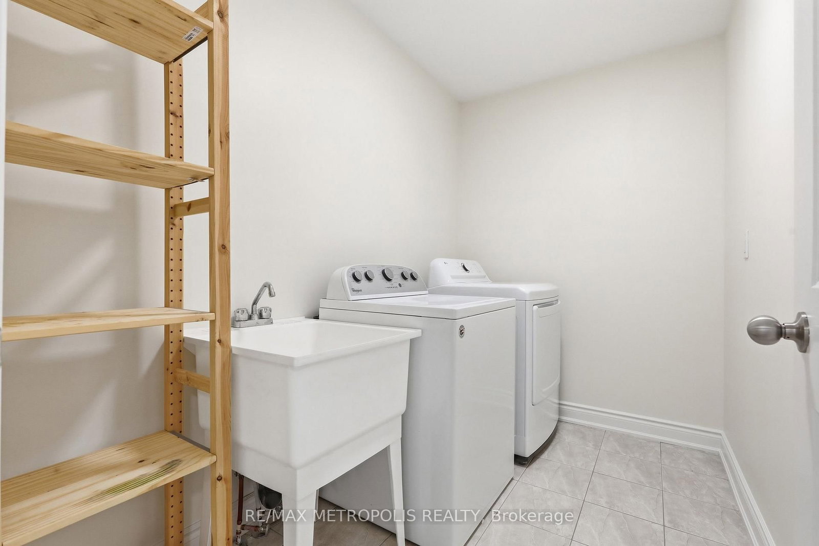 34 Robertson Street • Collingwood, ON photo 39