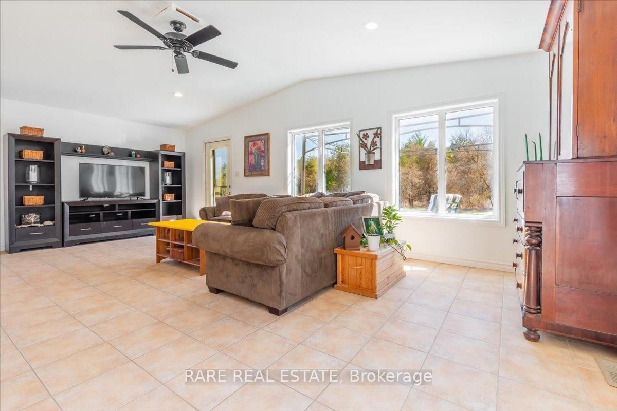 3679 McCarthy Drive • Clearview, ON photo 12