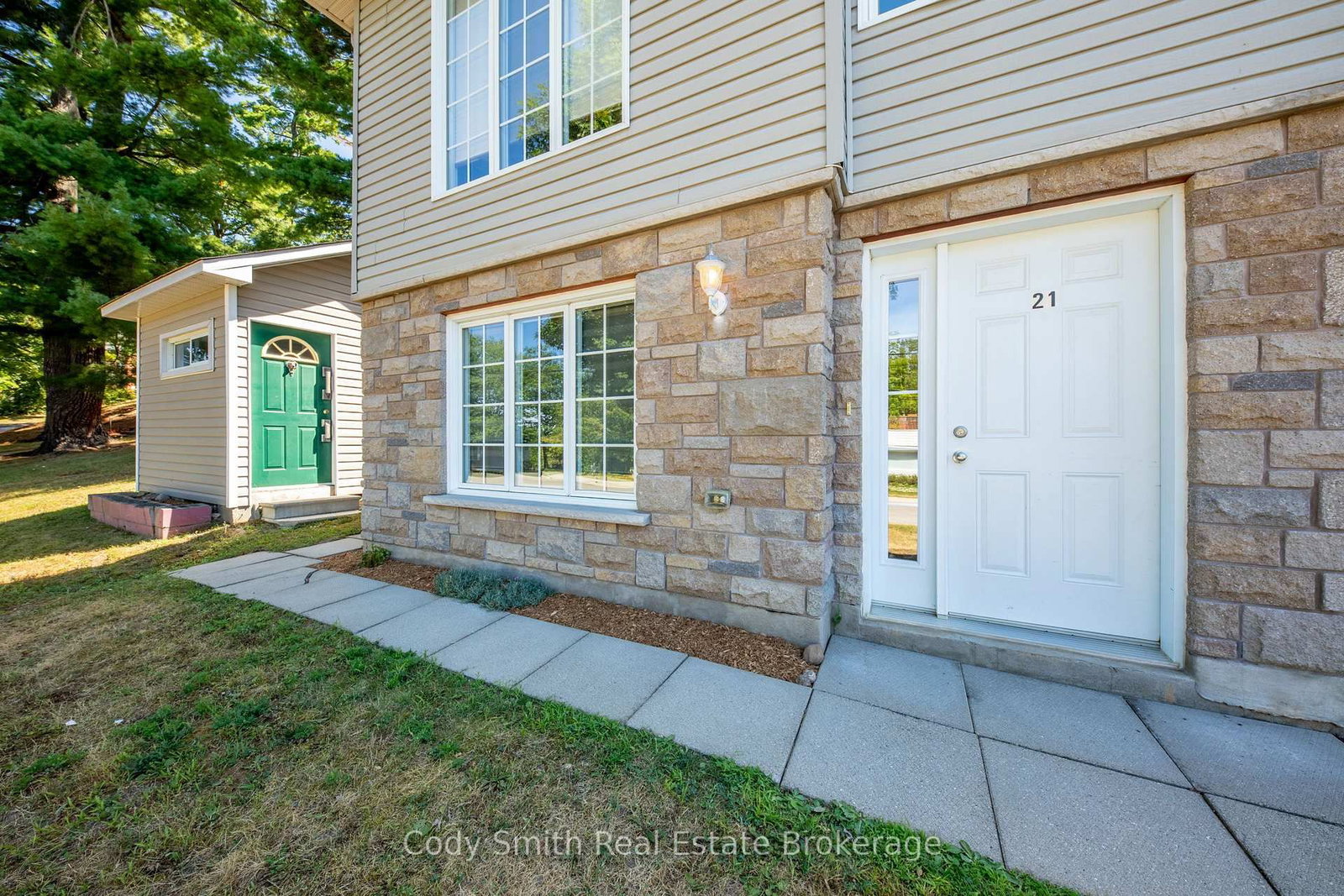 21 CHURCH Street • Penetanguishene, ON photo 4