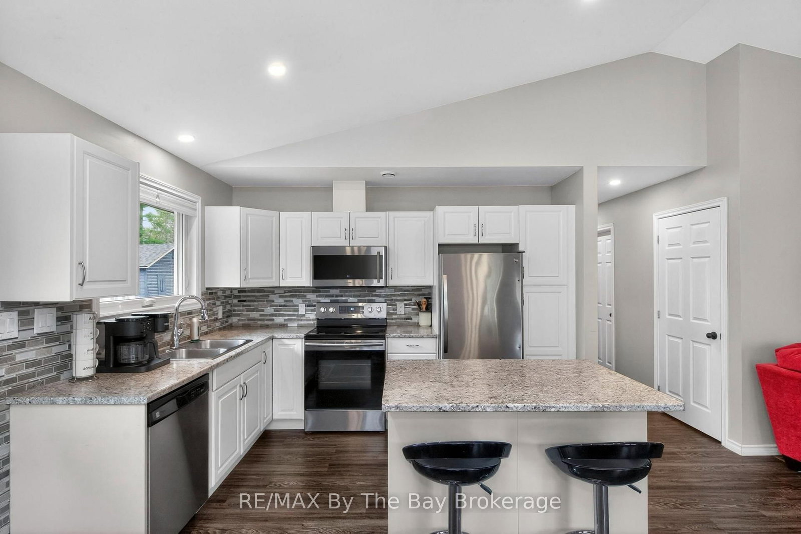 12 5th Lane • Wasaga Beach, ON photo 11