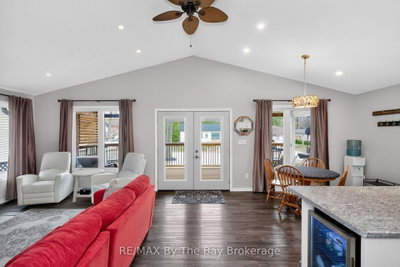 12 5th Lane • Wasaga Beach, ON photo 8
