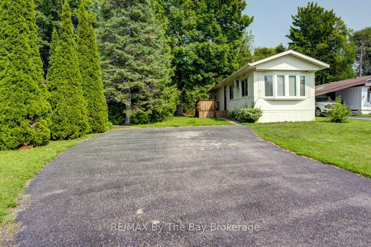 55 Georgian Glen Drive • Wasaga Beach, ON photo 2