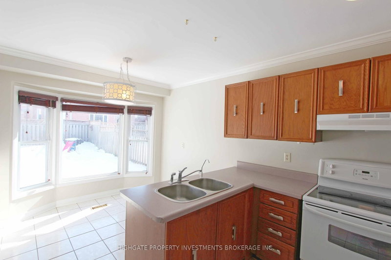 80 Hadden Cres photo 5
