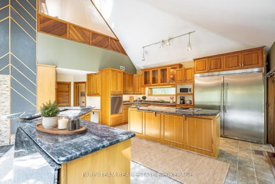 15 Scottdale Drive • Oro-Medonte, ON photo 5