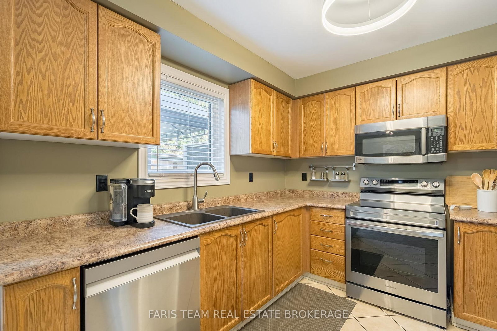 4 Bluegrass Drive • Barrie, ON photo 6
