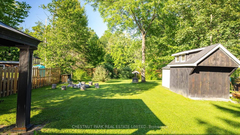 47 Lakeshore Road W