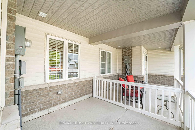 70 Ivy Cres photo 4