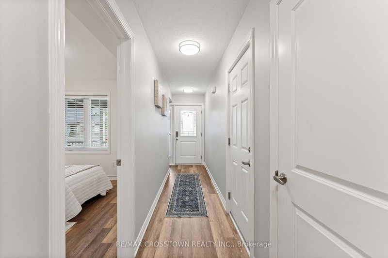 70 Ivy Cres photo 5