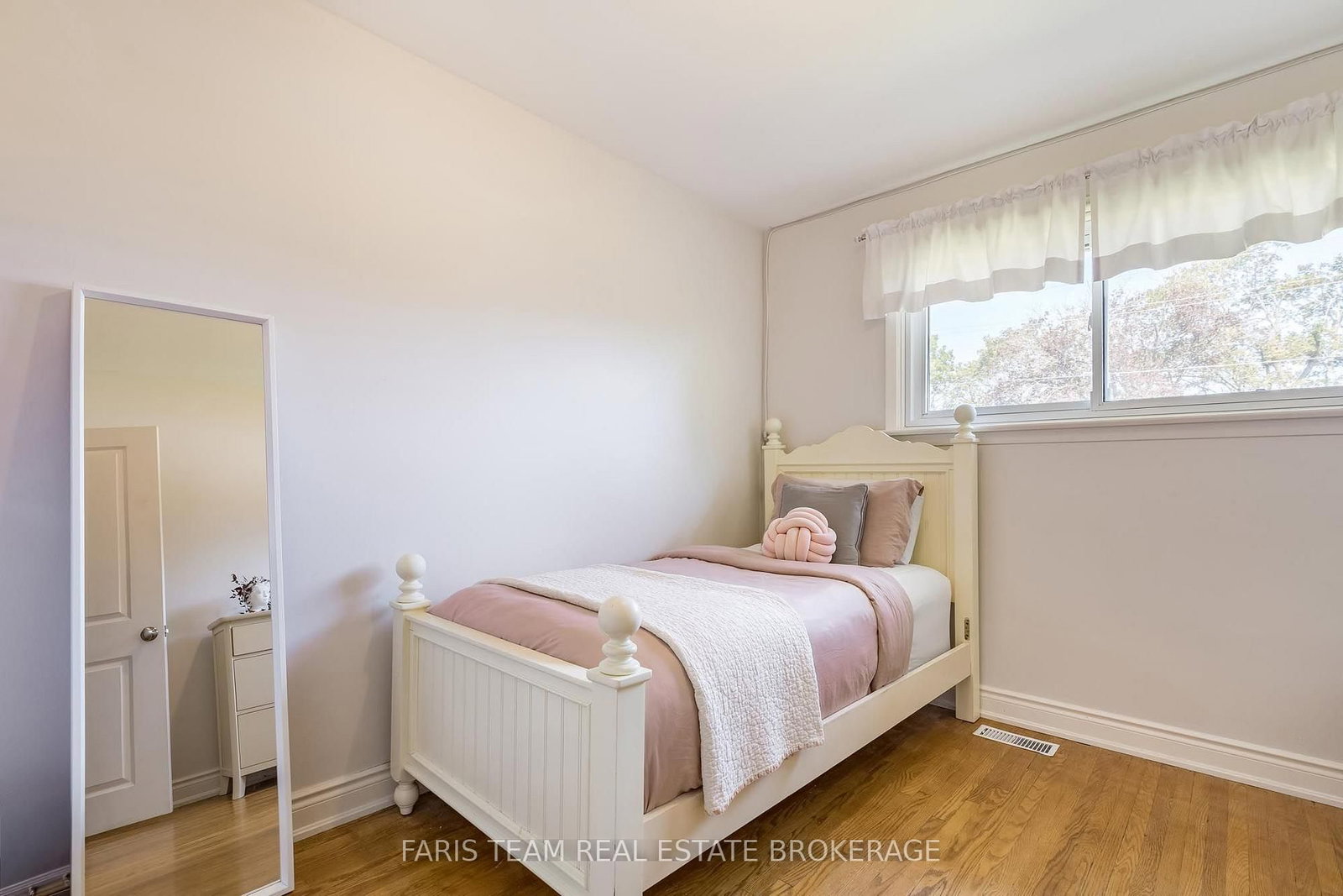 89 Steel Street • Barrie, ON photo 14