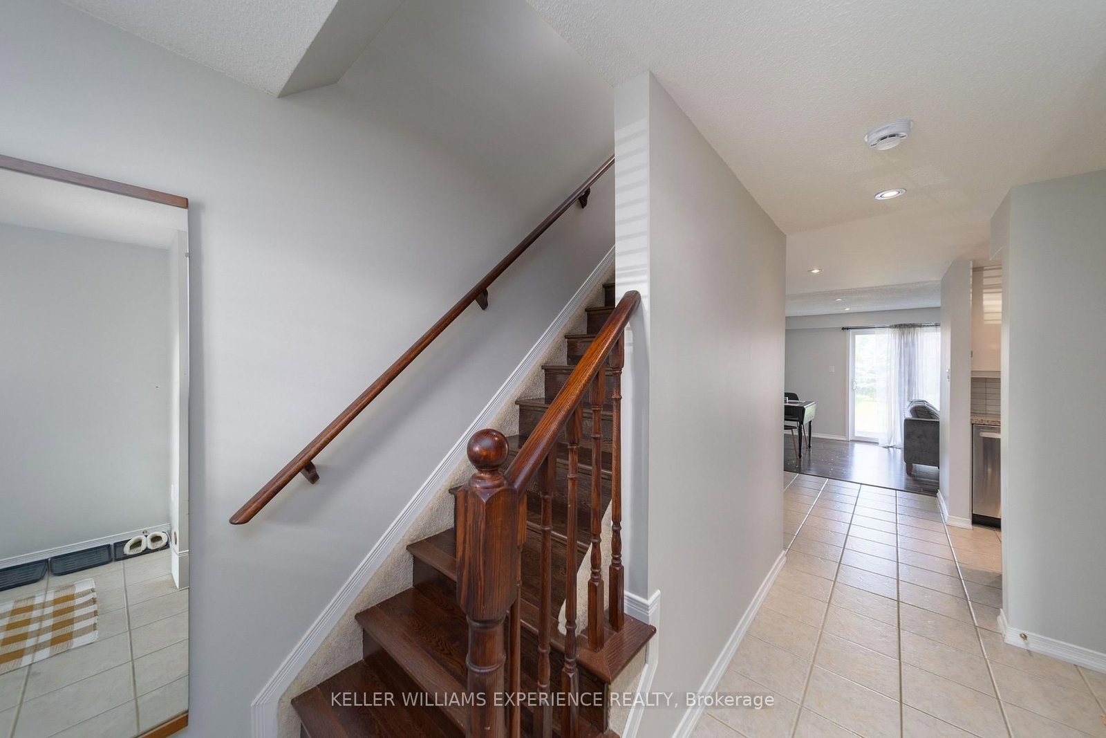 12 Monarchy Street • Barrie, ON photo 3