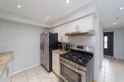 12 Monarchy Street • Barrie, ON photo 6