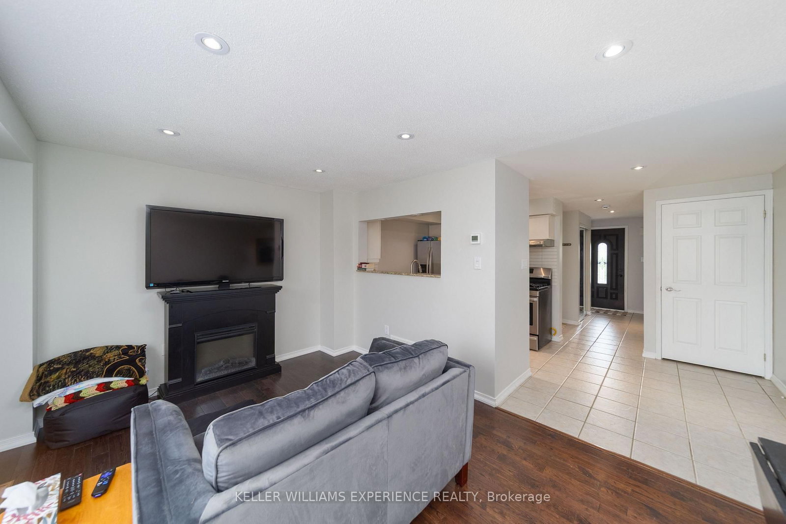 12 Monarchy Street • Barrie, ON photo 8