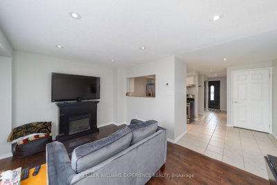 12 Monarchy Street • Barrie, ON photo 8