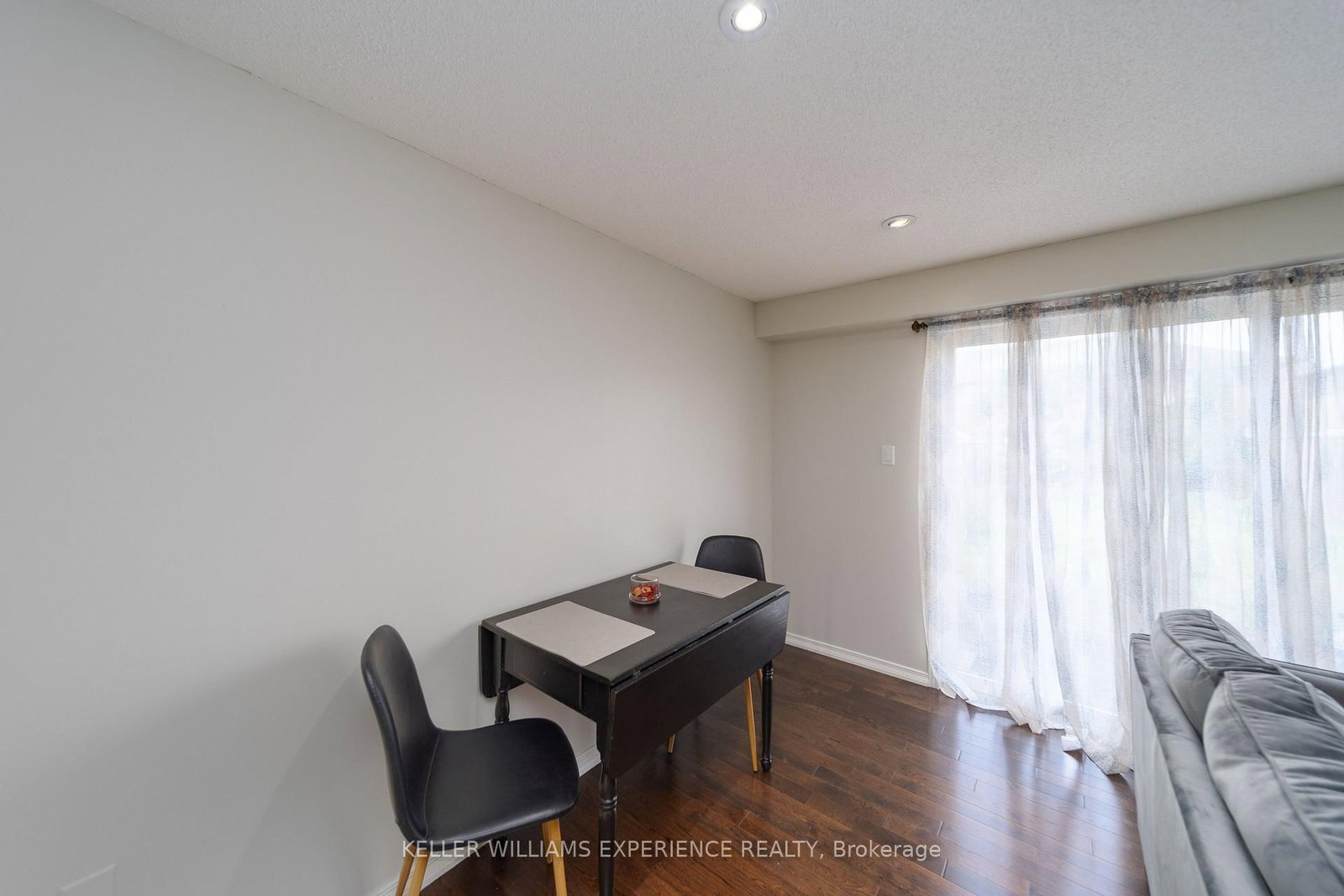 12 Monarchy Street • Barrie, ON photo 9