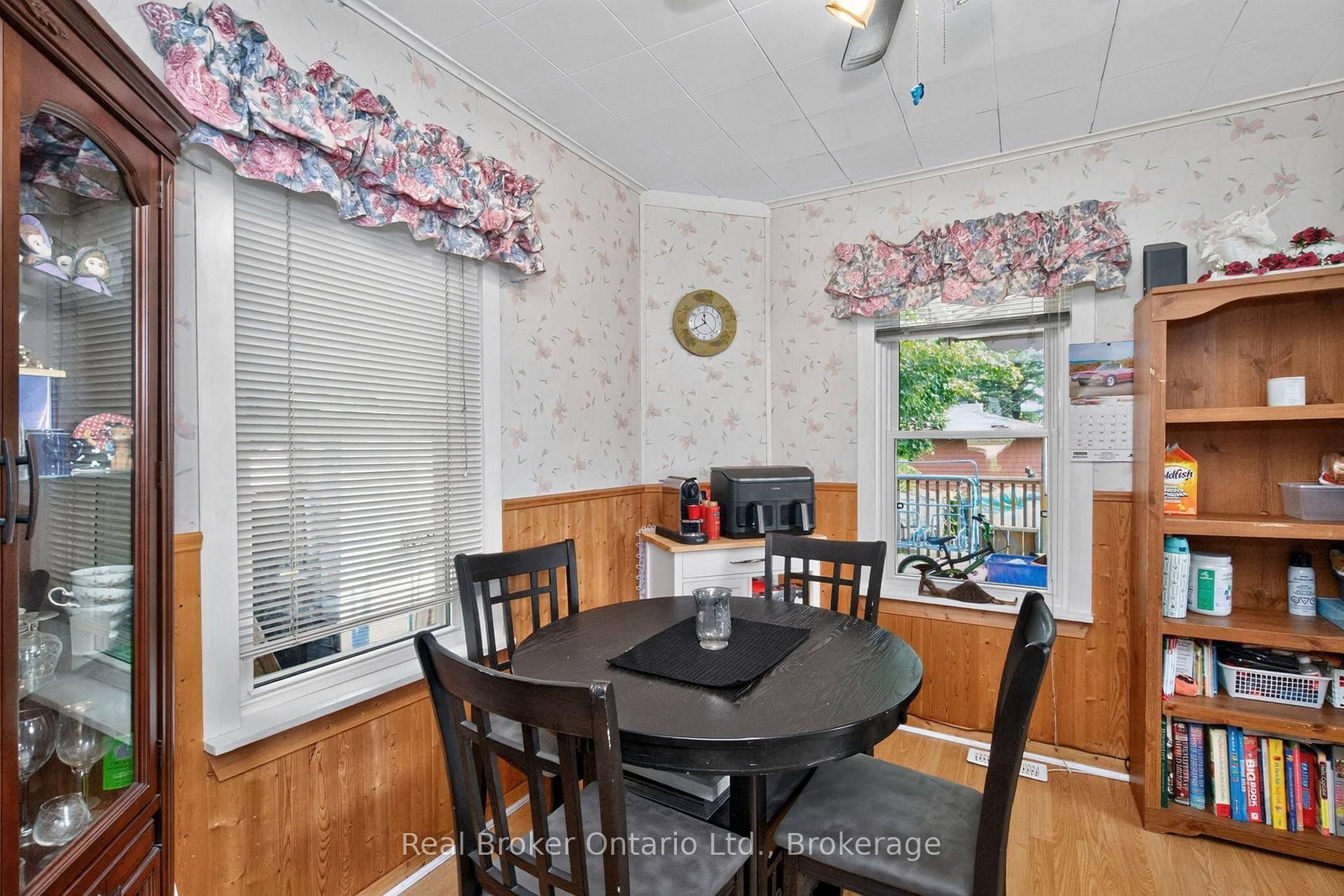 Listing Image 7