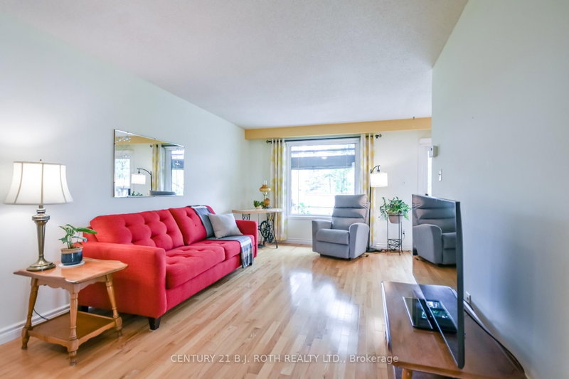 53 Mowat Crescent