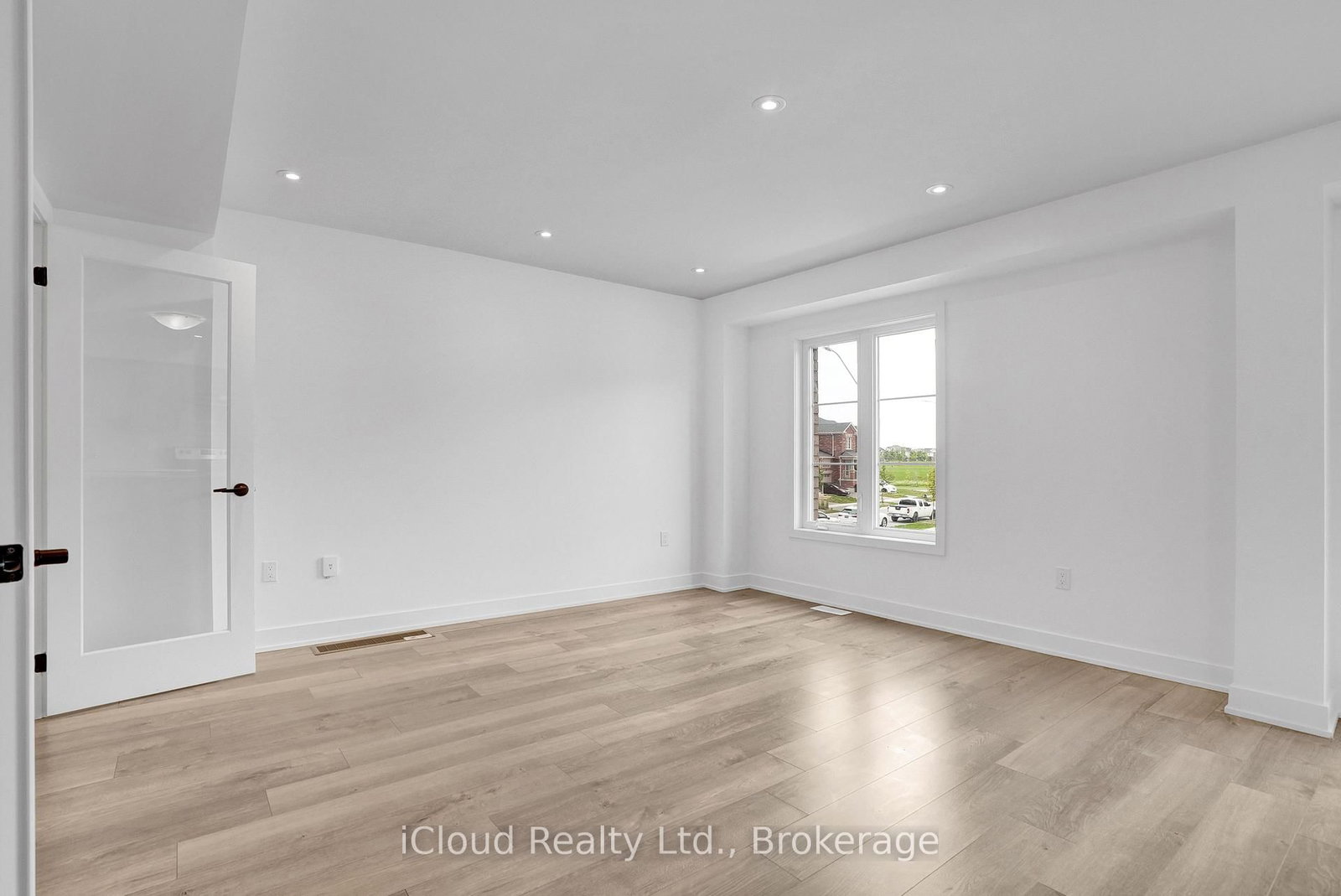35 Wagon Lane • Barrie, ON photo 10