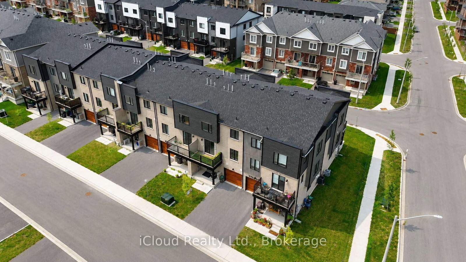 35 Wagon Lane • Barrie, ON photo 2
