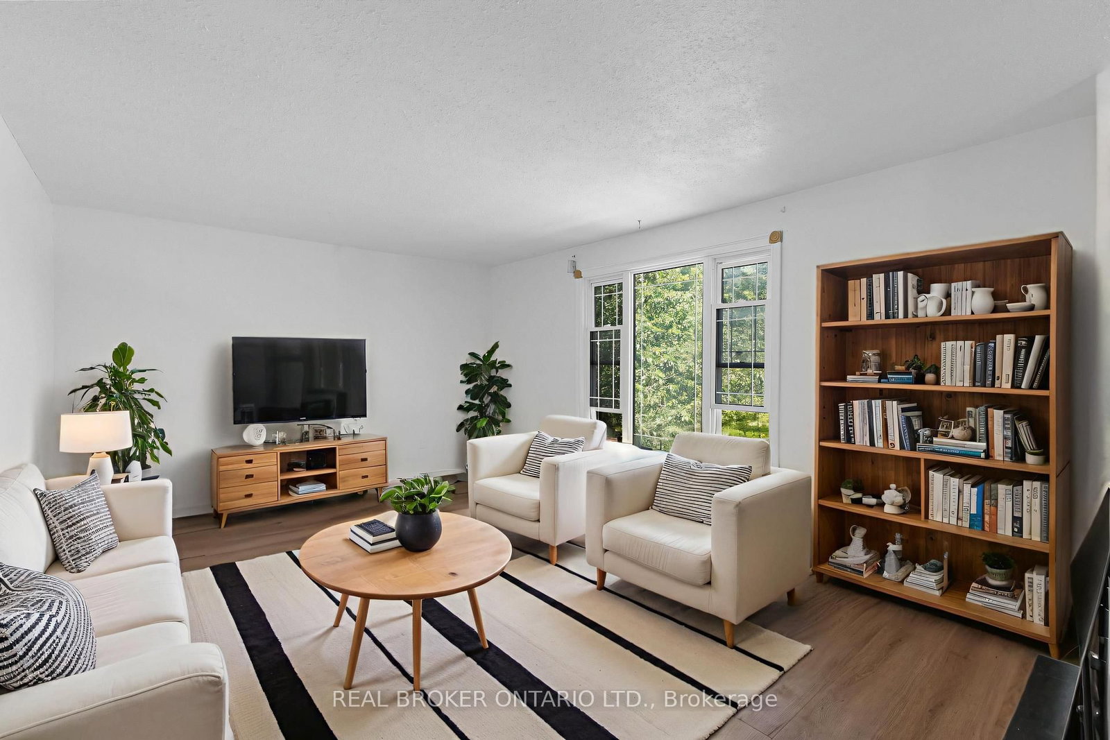 57 Bernick Drive photo 3