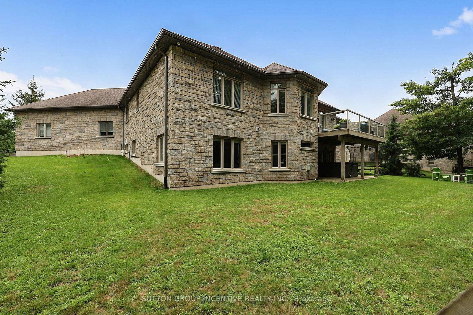 18 Lloyd Cook Drive W • Springwater, ON photo 9