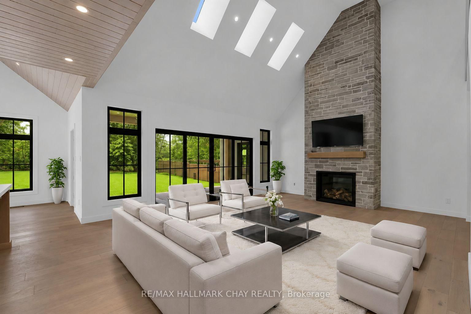 25 Heatherwood Drive • Springwater, ON photo 10