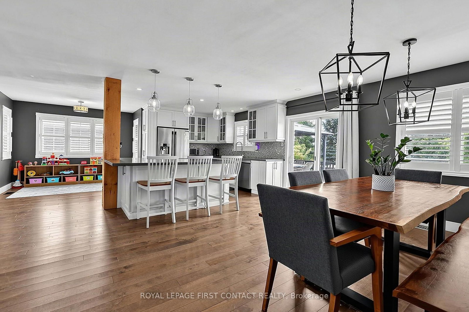14 HUNTER Court • Springwater, ON photo 10