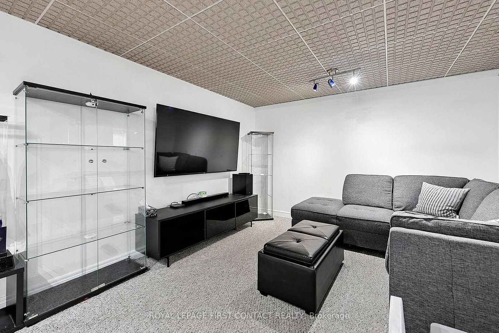 14 HUNTER Court • Springwater, ON photo 23
