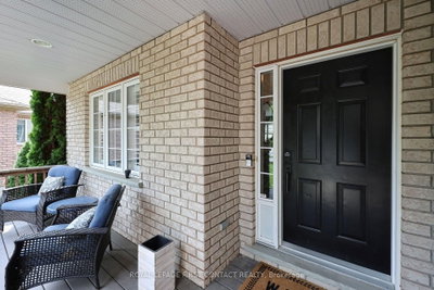 14 HUNTER Court • Springwater, ON photo 4