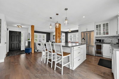 14 HUNTER Court • Springwater, ON photo 8