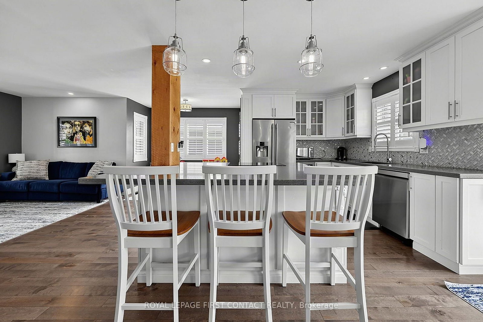 14 HUNTER Court • Springwater, ON photo 9