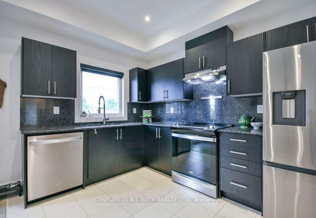 35 Pumpkin Corner Crescent • Barrie, ON photo 11