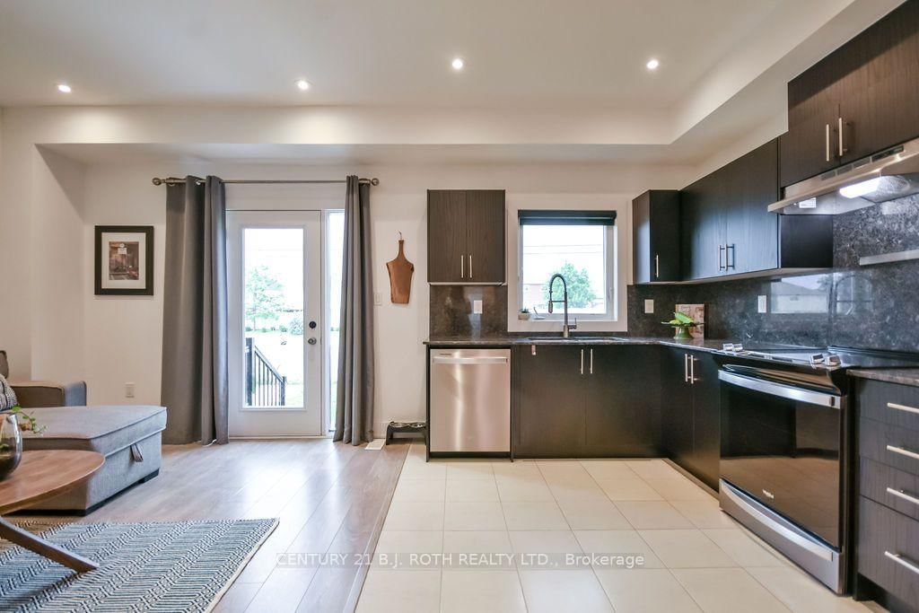 35 Pumpkin Corner Crescent • Barrie, ON photo 13